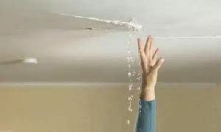 Can AC cause leak in ceiling