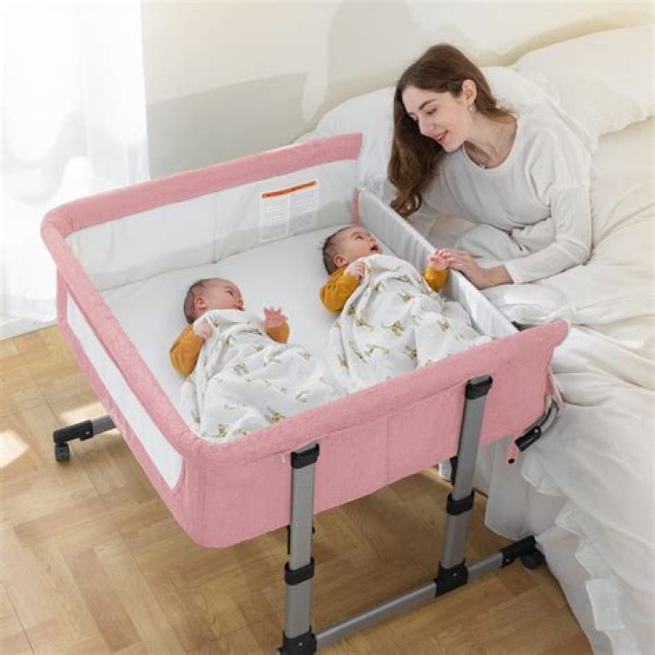 Can newborn twins share a bassinet