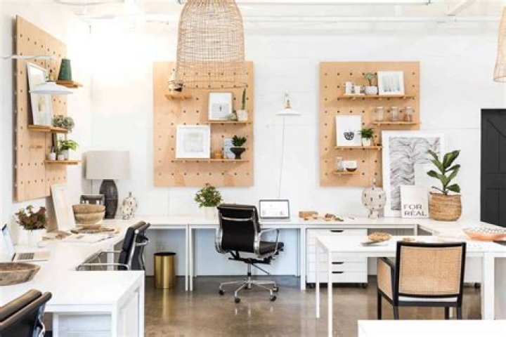 How do I decorate shared office space