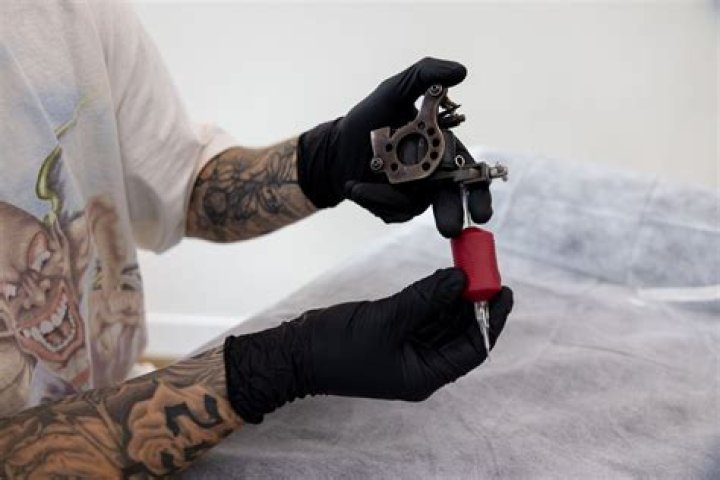 How do you set up a tattoo gun for shading