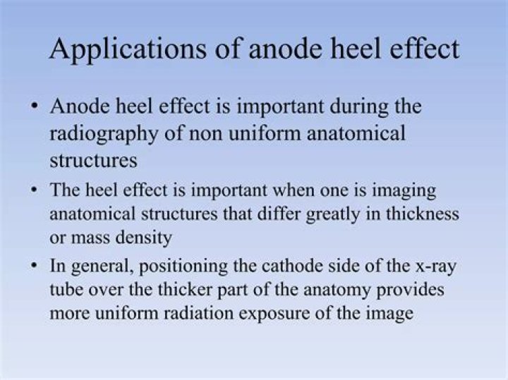 How does the anode heel effect affect radiation intensity