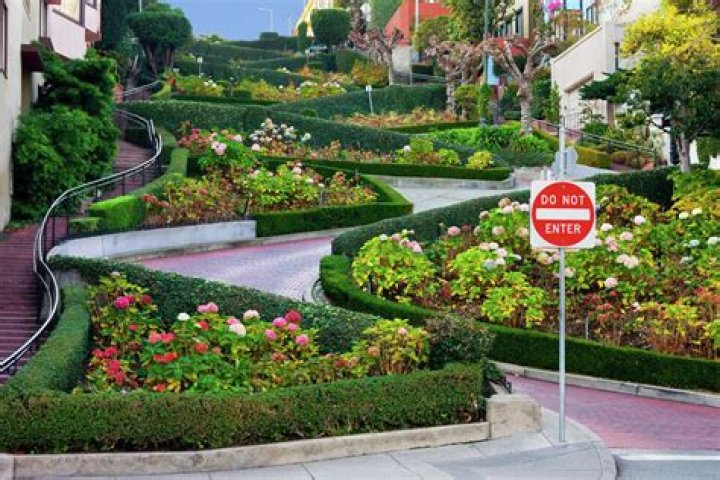 How long does it take to walk down Lombard Street