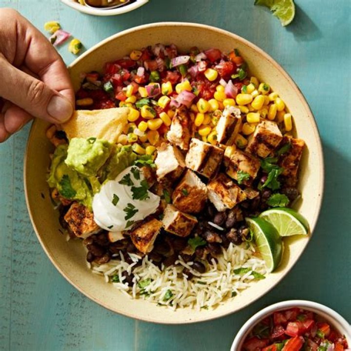 How many calories are in a veggie burrito bowl from Chipotle
