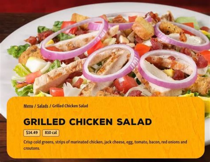 How many calories are in Texas Roadhouse grilled chicken salad