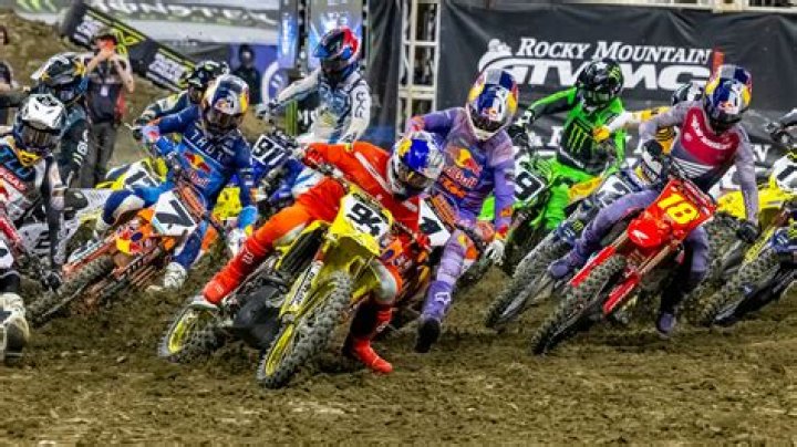 Quick Answer: How Much Money Does A Dirt Bike Racer Make