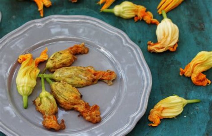 What do zucchini blossoms taste like