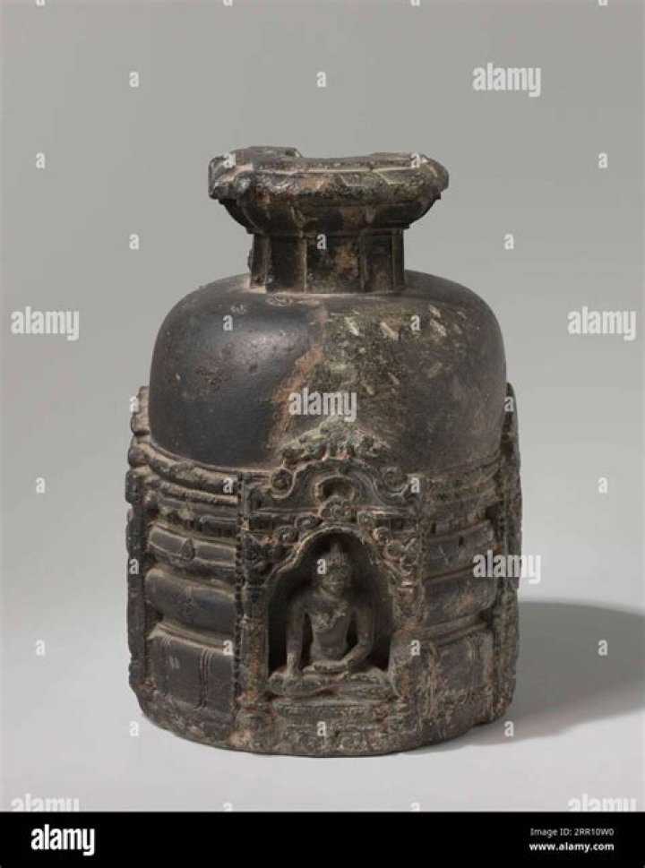 What is a votive stupa